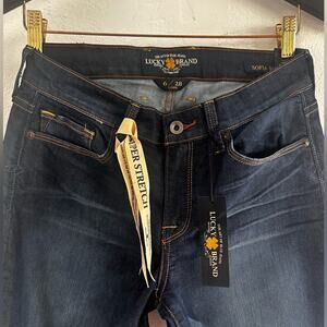 Lucky Brand- "Sofia Boot" Jeans Medium Huston Wash Slight
Distressing- Size 6/28